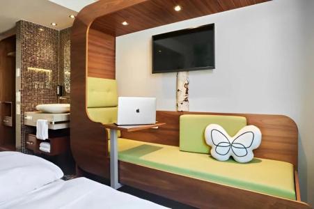 Cocoon Stachus - 40