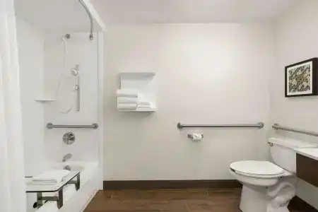 Hampton Inn Portland Airport - 8