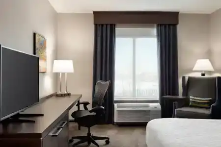 Hilton Garden Inn East - 32