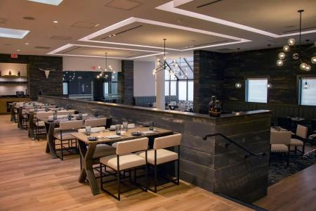 DoubleTree by Hilton Airport - 27