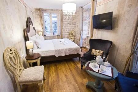 Plaza Marchi Old Town - Mag Quaint & Elegant Boutiques - 129