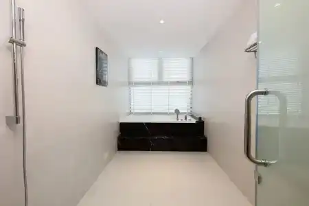 Maple & Apartment - 225
