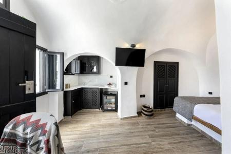 Pearl of Caldera Oia - Boutique by Pearl Collection - 32