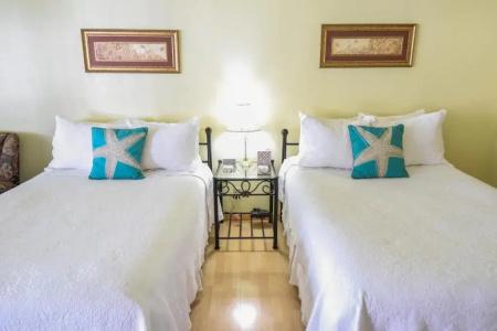 Sea Treasures Inn - 39