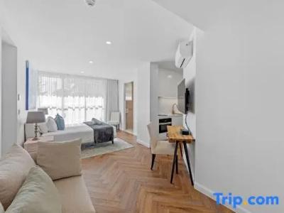 Burleigh Beach Tower - 254