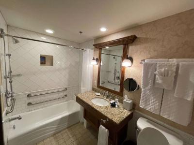Best Western Premier Mariemont Inn - 49