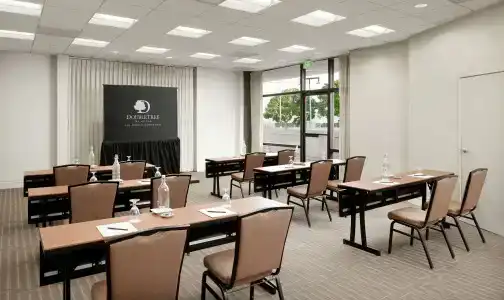 Doubletree by Hilton Los Angeles Downtown - 13