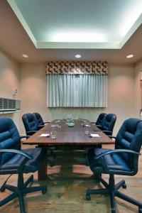 Rodeway Inn & Suites - 17