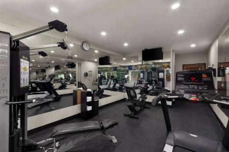 Comfort Inn & Suites - 17