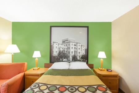 Super 8 by Wyndham LA - 1