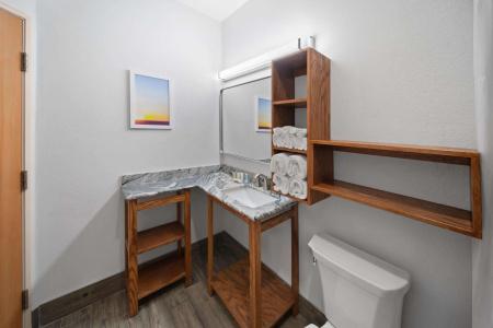 Days Inn & Suites by Wyndham Medical Center - 7