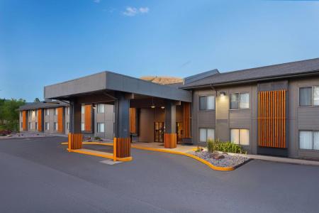 Days Inn and Suites by Wyndham Downtown-University - 0