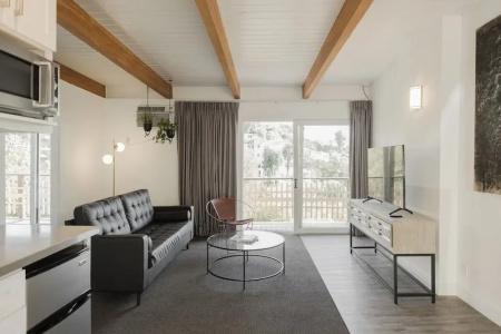 Hollywood Hills - 60