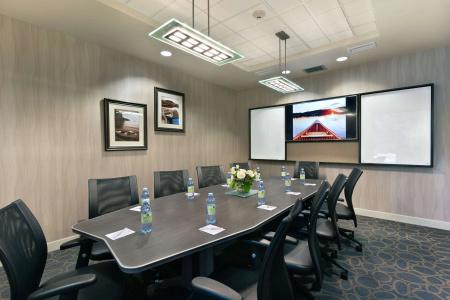 Oxford Suites - 14