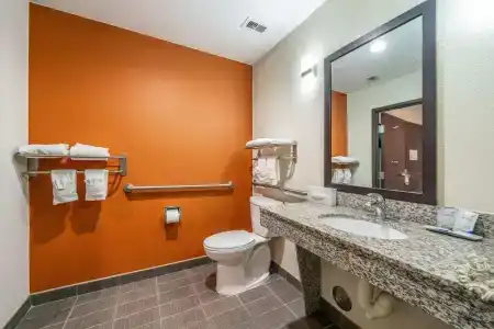 Restwell Inn & Suites I-45 North - 56