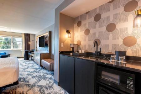 Silver Cloud - Seattle Broadway - 21