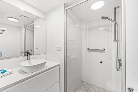 Burleigh Beach Tower - 143