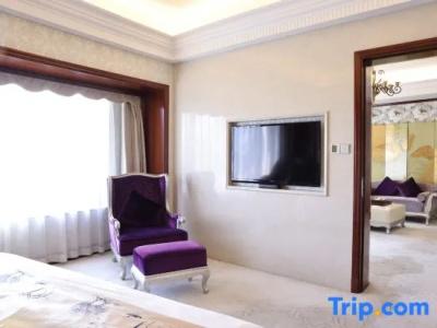 Nanjing Grand - 126