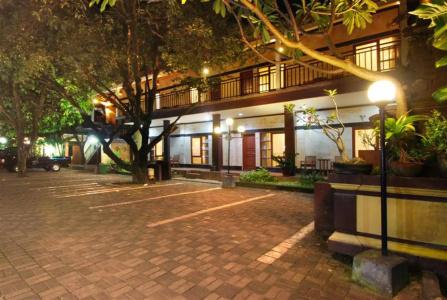 Yulia Beach Inn Kuta - 46