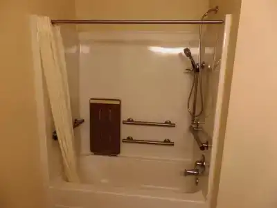 Home Inn & Suites - 9