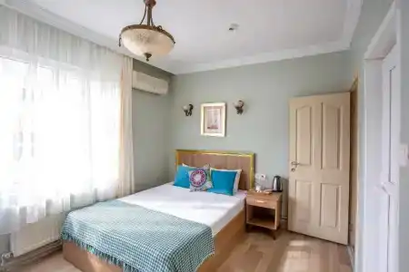 Sofia Corner - 63