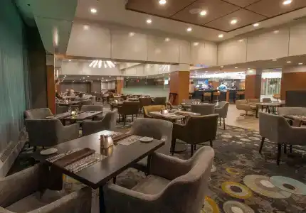 DoubleTree by Hilton New York - 27