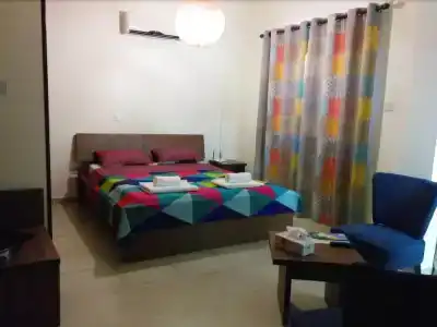 Lakis Court - 4
