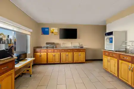 Comfort Inn & Suites near Kino Sports Complex - 27