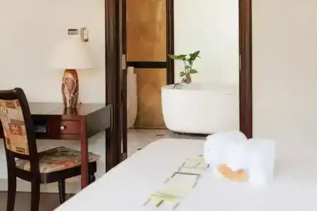 Diamond Bay Resort & Spa - 189