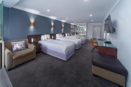 Hyde Park Inn - 75