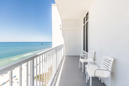 Hampton Inn & Suites Beach-Beachfront - 17