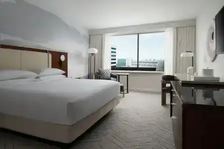 Renaissance Long Beach - 68