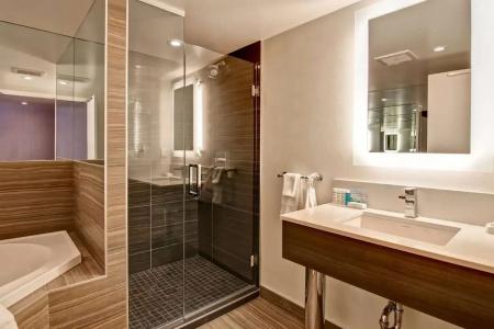 Hampton Inn & Suites by Hilton-Airport - 53