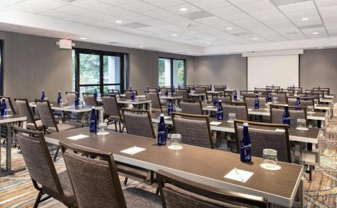 Courtyard by Marriott Barefoot Landing - 15