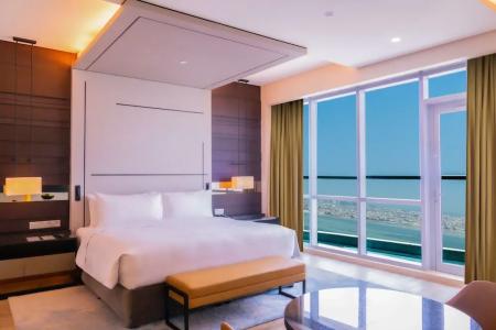 Hilton - 83