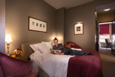 Giraffe by Library Hotel Collection - 75