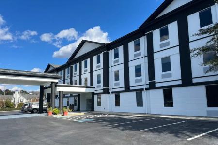 Sans Boutique & Suites - 3