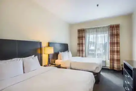 Clarion Inn & Suites Central Beach - 10