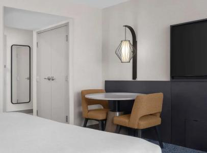 Embassy Suites by Hilton - 30