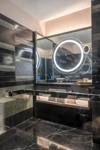 DoubleTree by Hilton Lakeside - 76