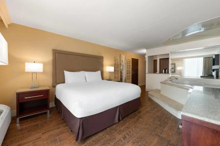 Wyndham Riverfront - 4