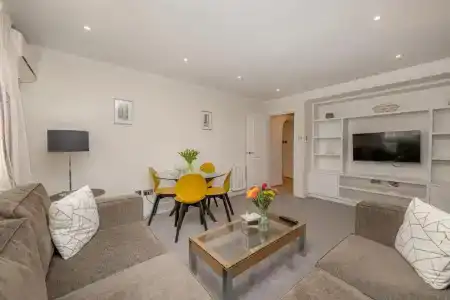 Queensgate Court - 145