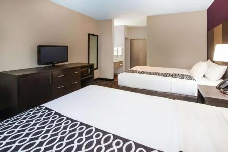 La Quinta Inn by Wyndham Indianapolis North at Pyramids - 40
