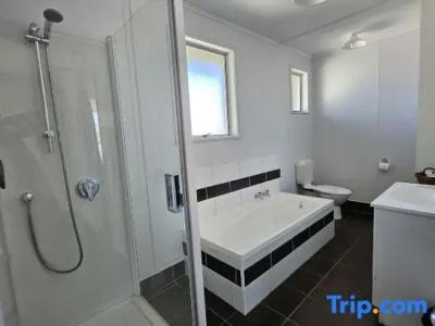 Scenicland Motels - 72