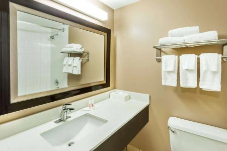 Super 8 by Wyndham/Airport - 8