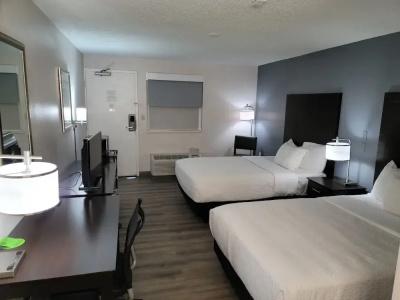 La Quinta Inn by Wyndham Near Busch Gardens - 32