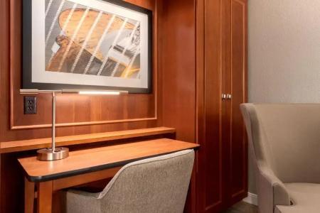 Hampton Inn-Airport - 39
