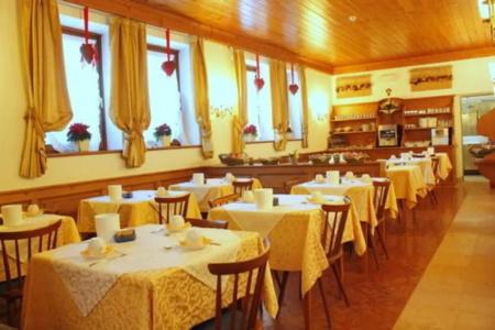 Royal Cortina - 16