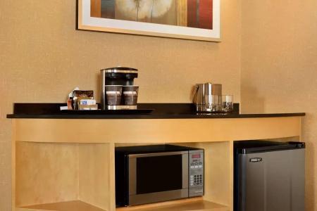 DoubleTree by Hilton Airport - 47