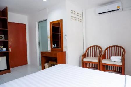 18 Coins Cafe & Hostel - 50